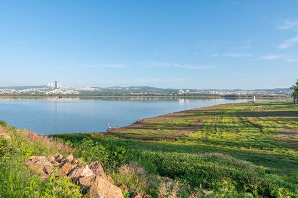 Sunny and Warm Weather in León